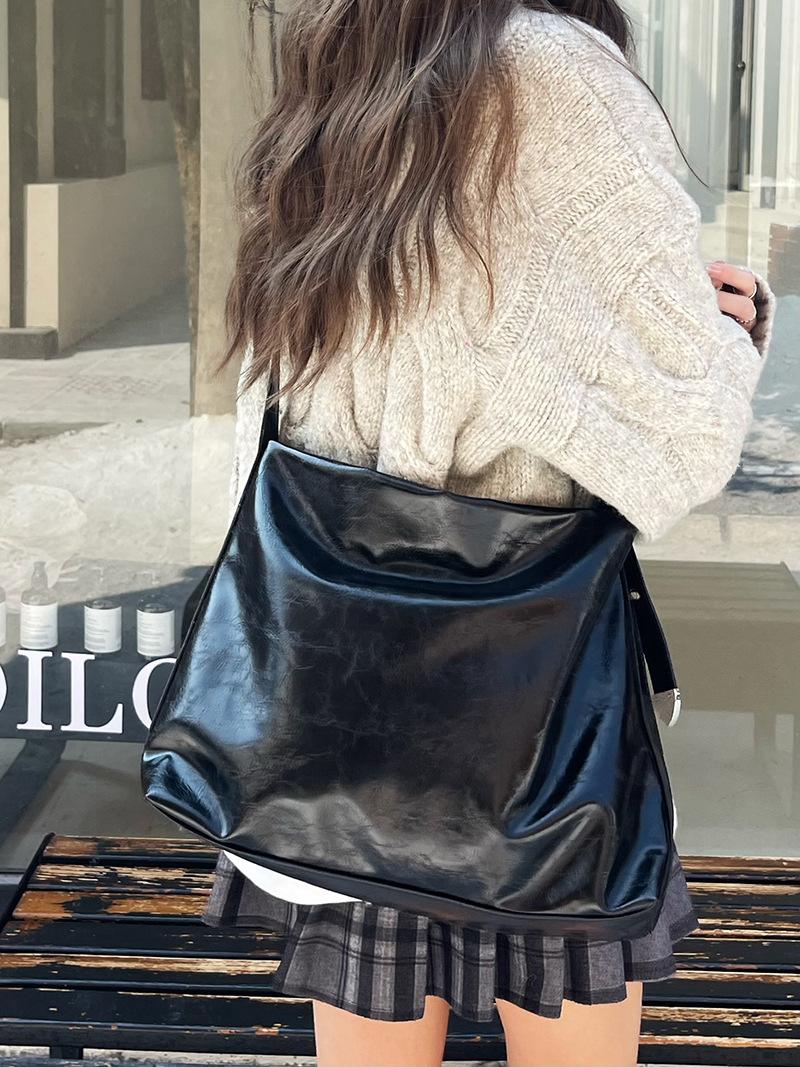 

Retro Black Waxed Leather Tote Bag Women Wide Strap Leather Large Capacity Crossbody Bag Ladies Sle Commute Casual Shoulder Bags 37x28x10cm чёрный