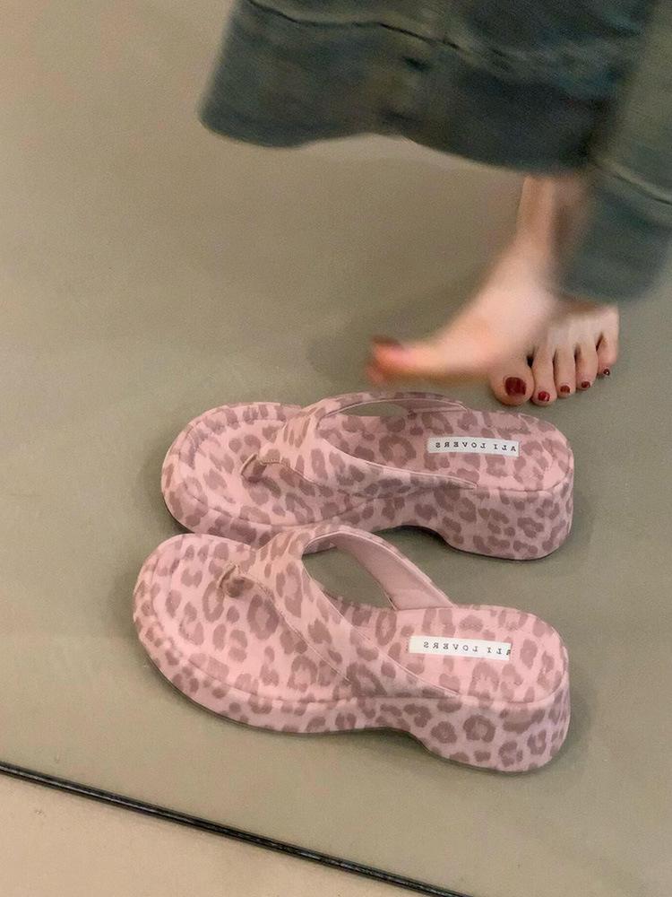 

Мягкая кожаная версия! Нишевый дизайн розовые леопардовые шлепанцы для женщин, толстая подошва с увеличением высоты, пляжные сандалии для весны и лета для женщин 40 розовый