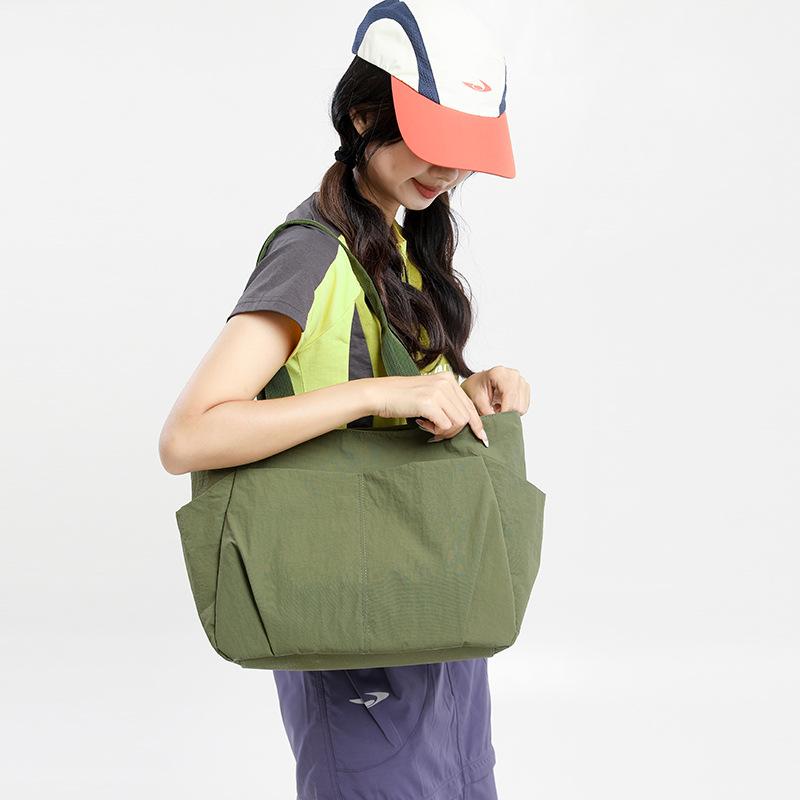 Literary and artistic versatile shoulder bag, simple solid color casual handbag, nylon bag, large capacity class commuter bag
