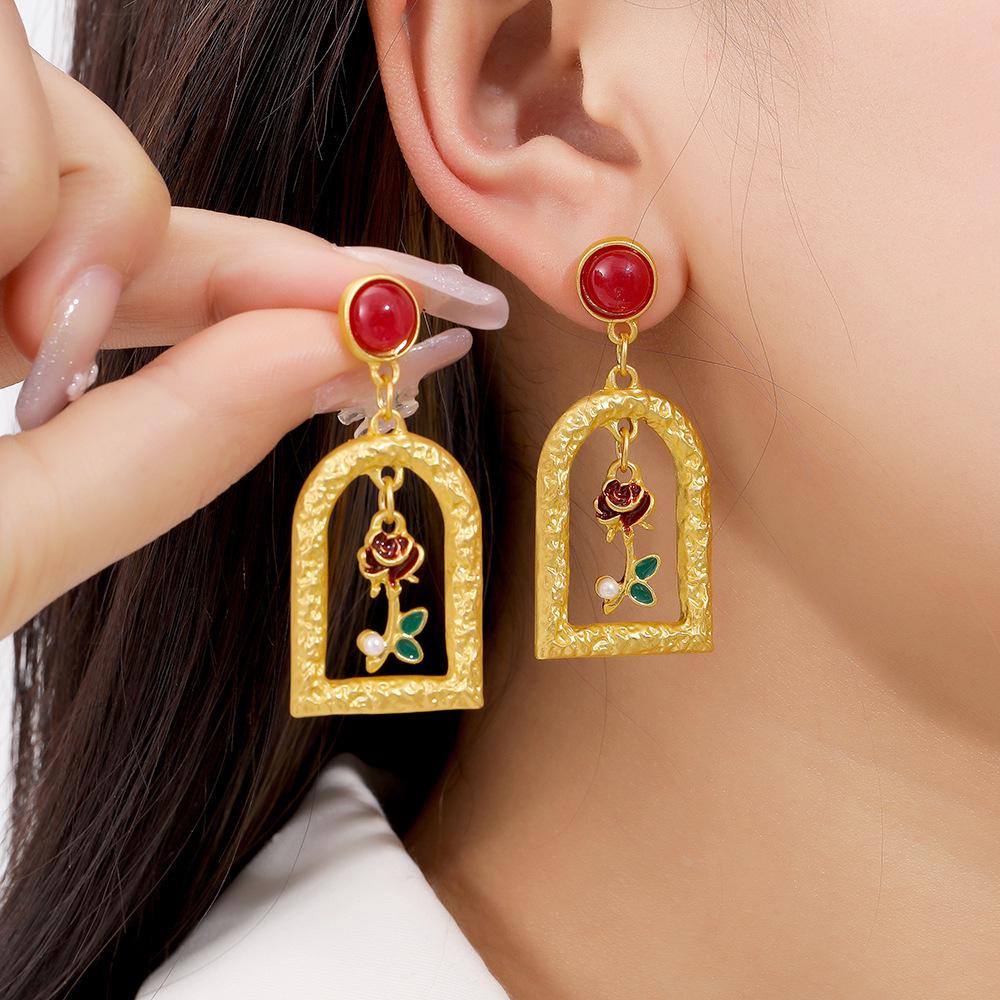 

Retro Ethnic Gold Flower Stud Earrings: 2025 Luxury Women s Minority Design