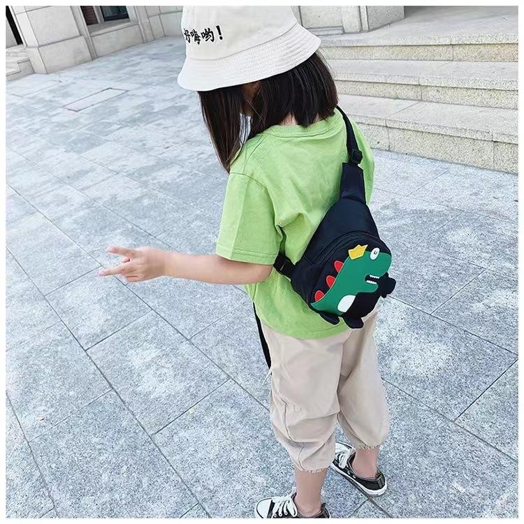 Borsa a tracolla per bambini con stampa di dinosauri, simpatico marsupio a cartoni animati per ragazzi e ragazze, borsa a tracolla leggera per l'uso quotidiano