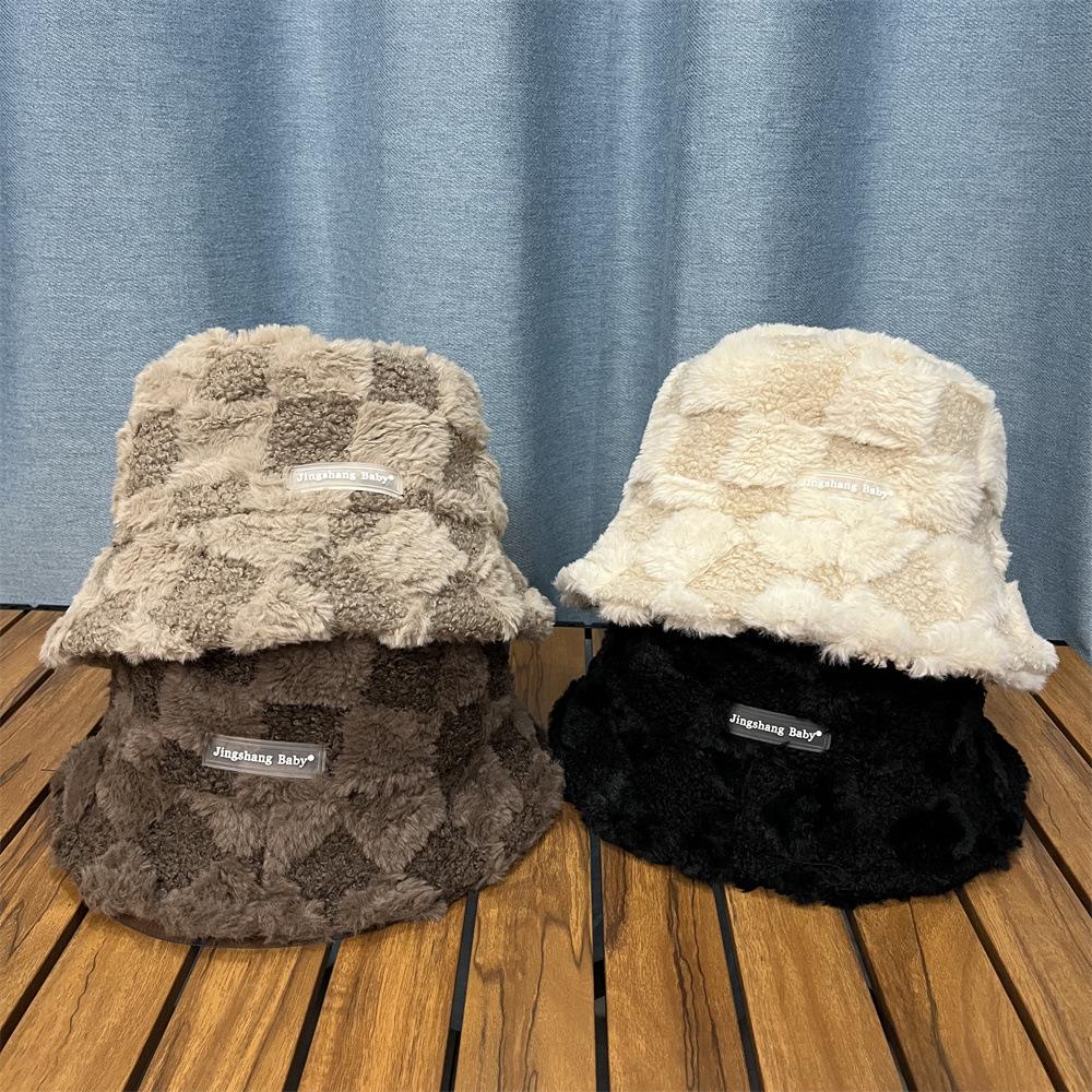 

Chessboard plaid lamb wool fisherman s hat children autumn and winter versatile plain face covering fluff basin hat tide Adult (55-58cm) чорний