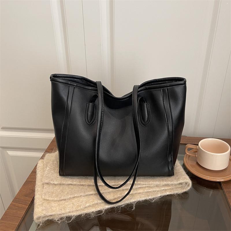 Street Style Womens Bag With Soft Pu Material And Internal Phone Pocket