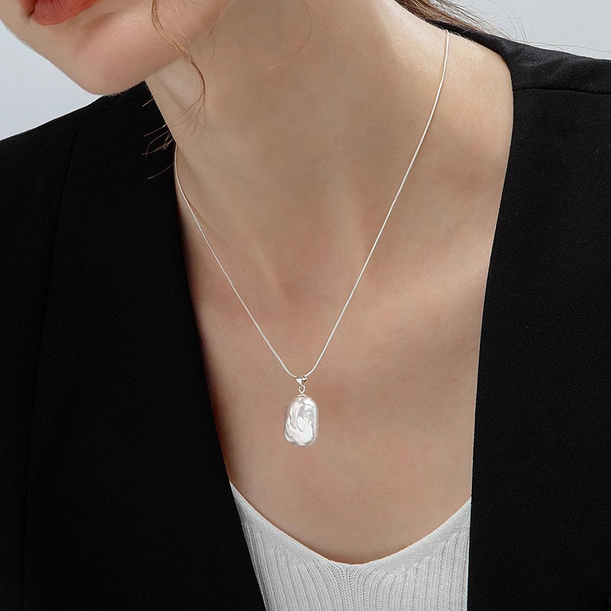 Natural Baroque freshwater pearl necklace, simple and fashionable women s collarbone chain, new neck chain