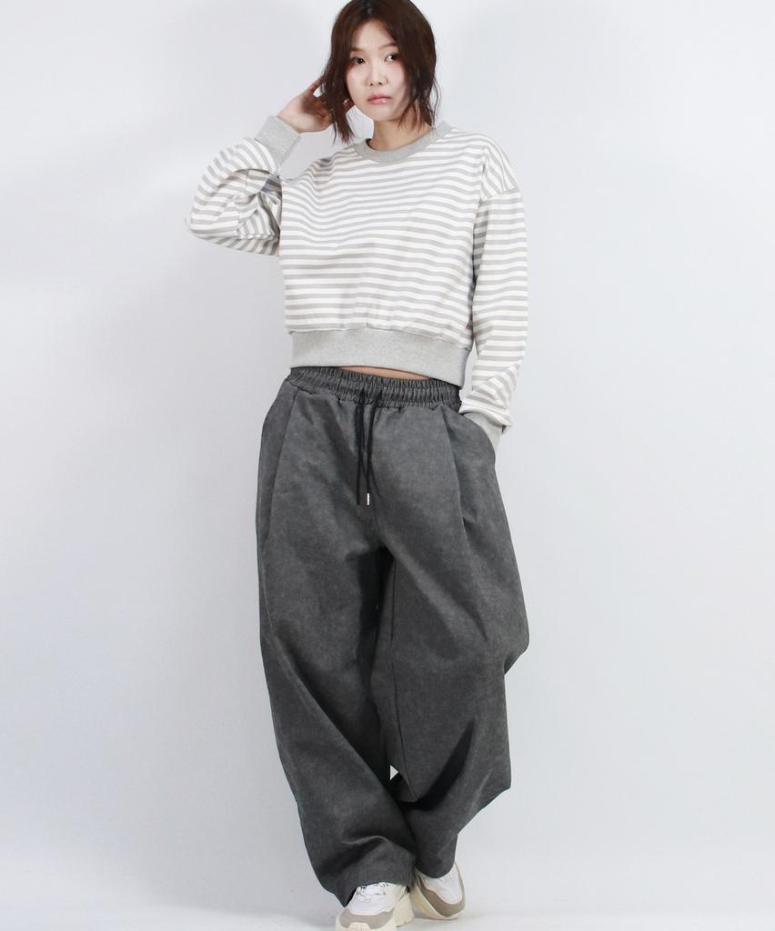 Deumakeu Grunge Washing Side One Tuck Curved Wide Pants Charcoal