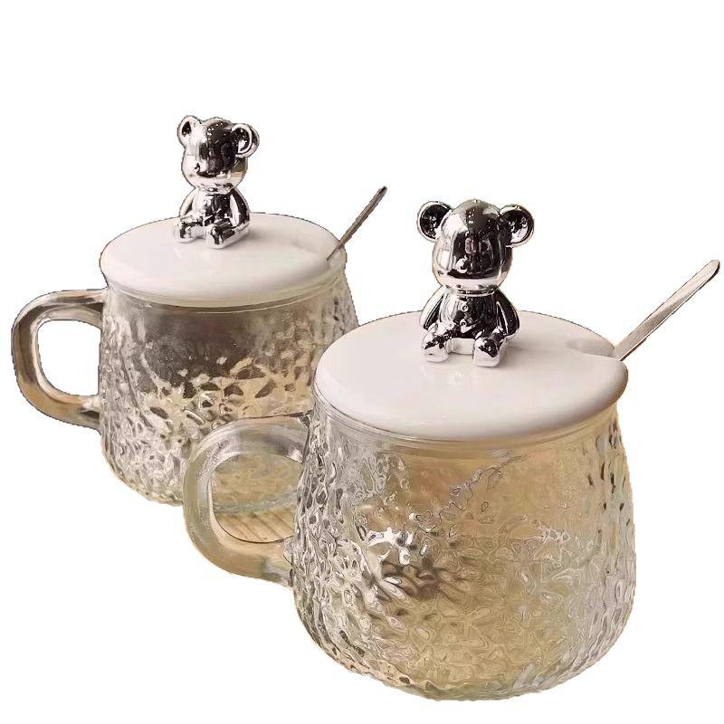 Mały Niedźwiadek Żaroodporny Kubek ze Szkła Młotkowanego – Uroczy Minimalistyczny Design