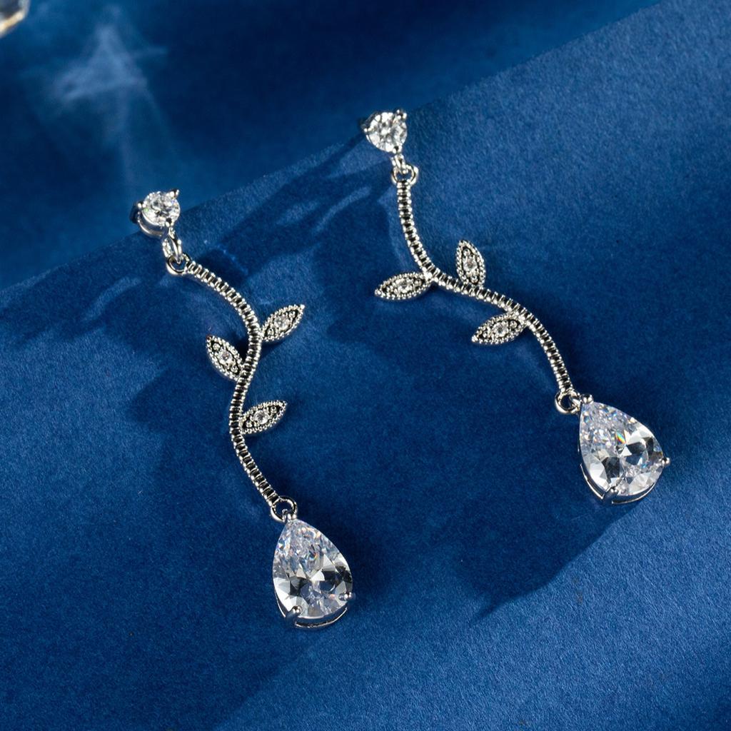 Simple Long Copper Inlaid Zircon Earrings Leaf Stud Earrings Personality Chic Earrings Temperament Elegant Women's Earrings Decoration