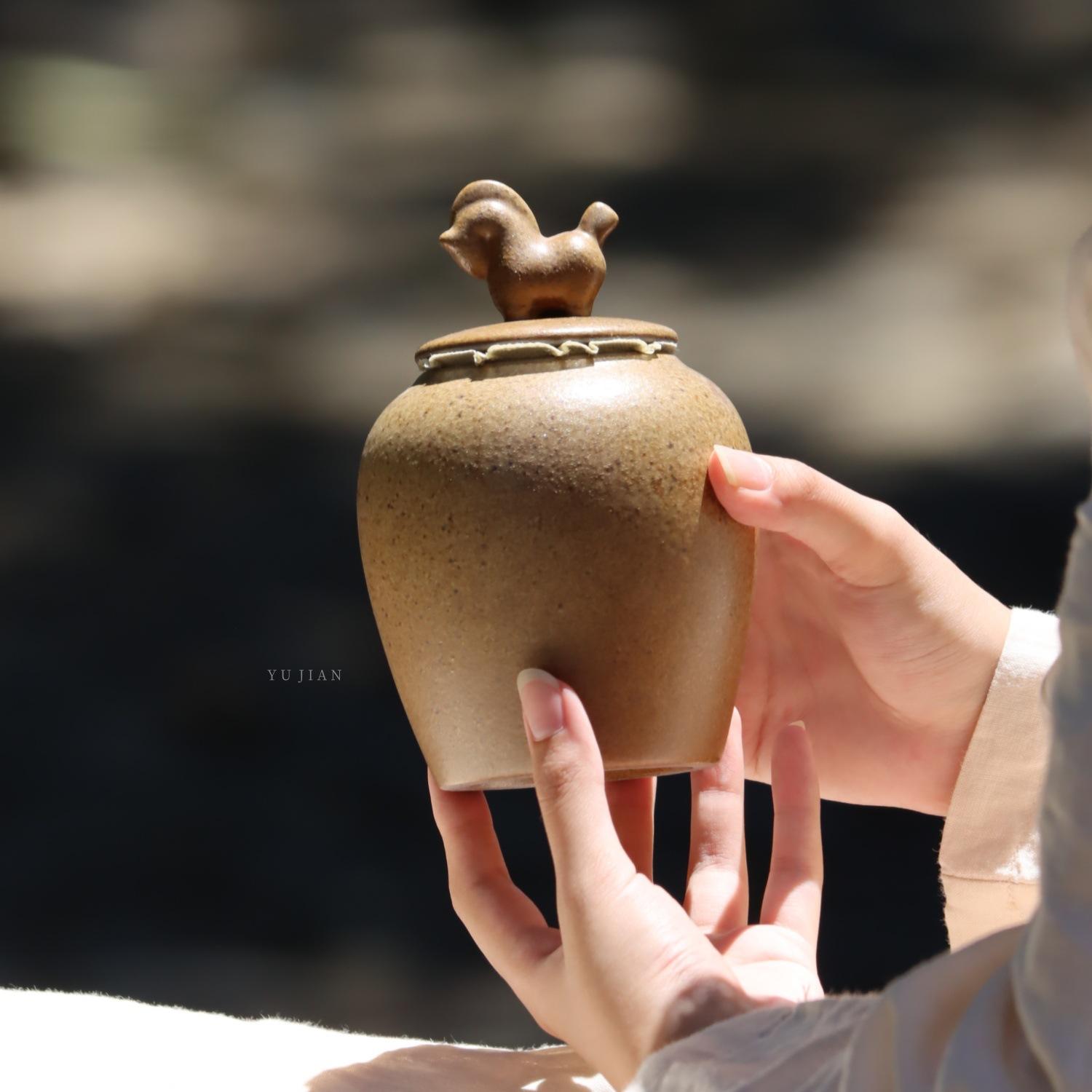 Creative Gilded Horse Ceramic Storage Canister Household Sealed Tea Canister Candy and Coffee Bean Storage Jar Home Decoration 3640₽