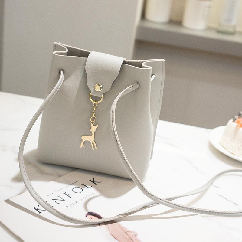 

Official website deer pendant shoulder change bag summer and autumn new bag cover drawstring crossbody bag серый