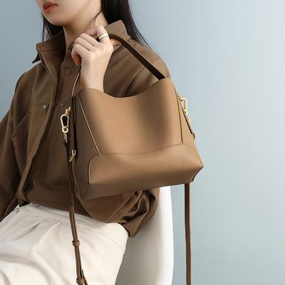 New Genuine Leather Versatile High-end Crossbody Bag for Women's Retro One-shoulder Hand Bucket Bag