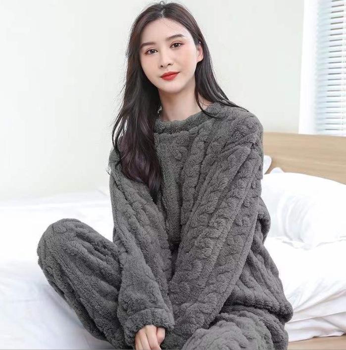 2025 Herbst/Winter Damen Verdicktes Korallenfleece Flanell Pyjama Set mit langem Cardigan, Übergröße, Warme Homewear.