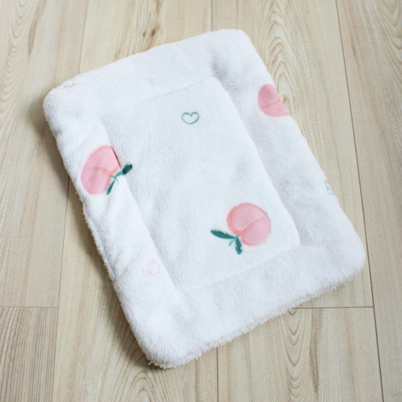 Warm Flannel Pet Mat for Dogs Cats Soft Fleece Blanket Pad Cozy Sleeping Bed Puppies Kittens Puppy Kitten Cushion Pet Accessorie