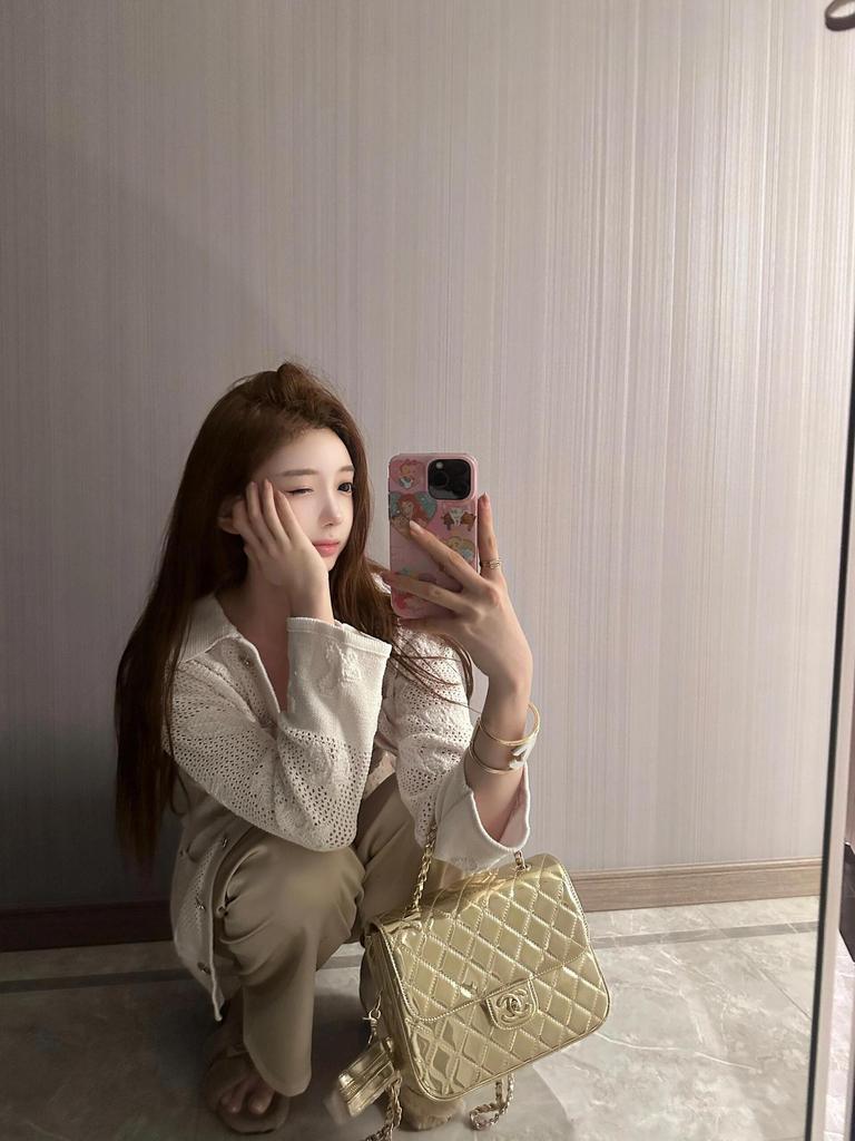 Women's Velvet Buckle Slippers - Korean Style, Furry, Thick, Autumn/Winter 2025 Collection.