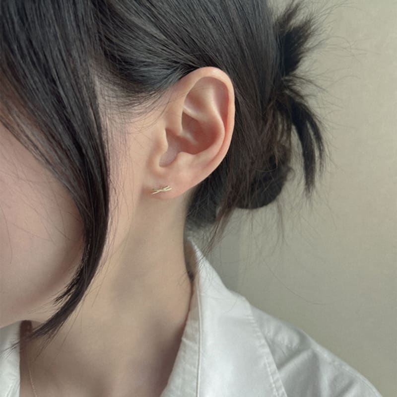 youngglow 14k cross x piercing