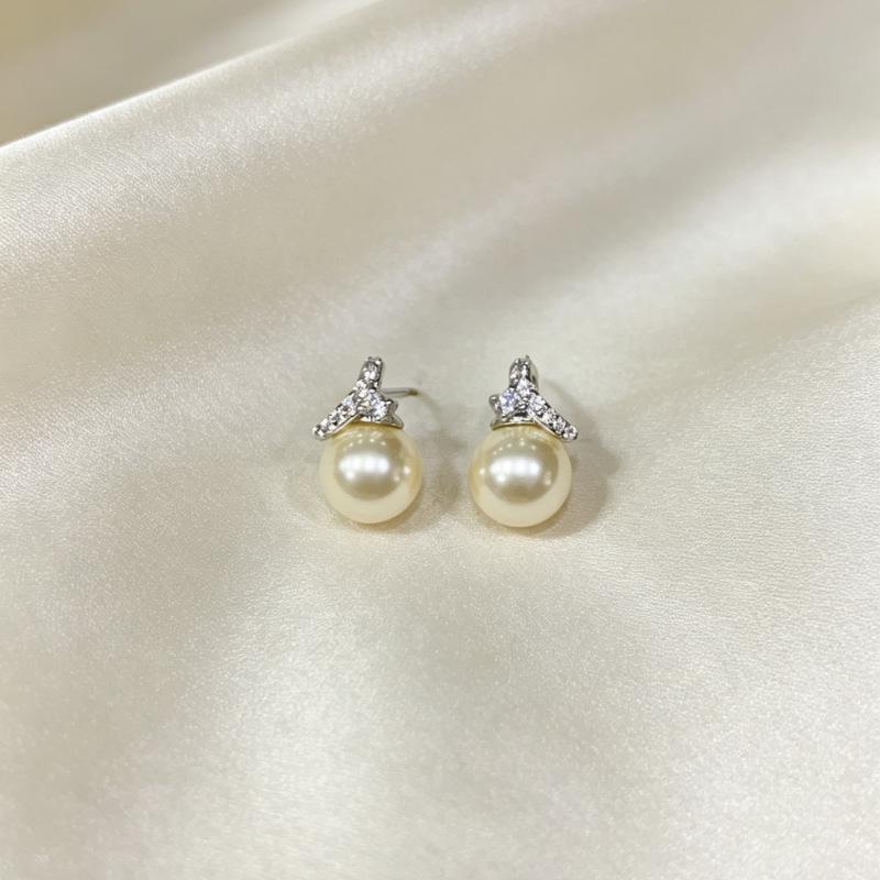 S925 Sterling Silver Needle Luxury Pearl Stud Earrings - Fresh, High-End Fashion