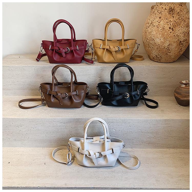 Portable trend versatile bucket bag women's 2025 new Korean version fashion high-end shoulder bag to work commuter women's bag