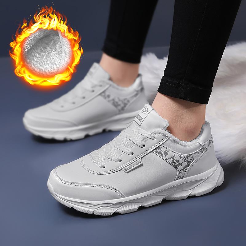 The new models in the shoes are soft-soled sports, spring and autumn models are not tired of feet in summer
