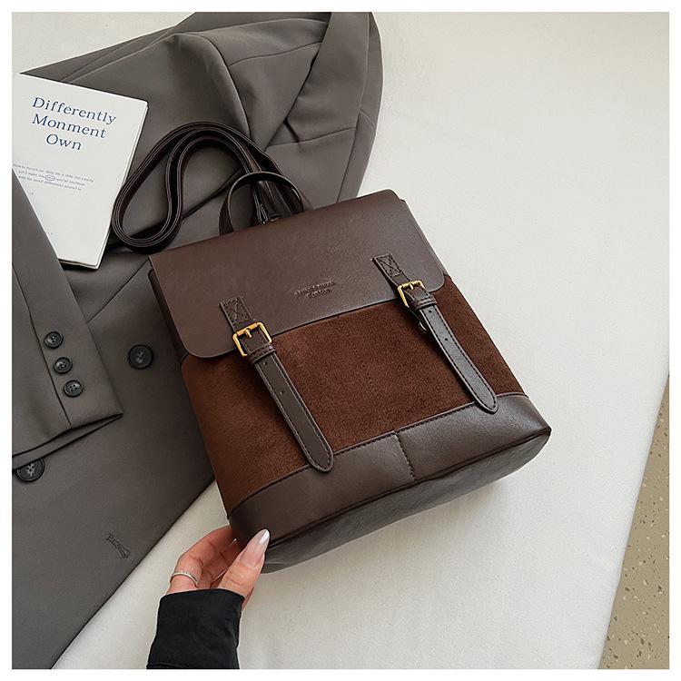 

New contrasting backpack 2025 large-capacity fashionable and versatile casual travel bag British style student school bag темный кофе