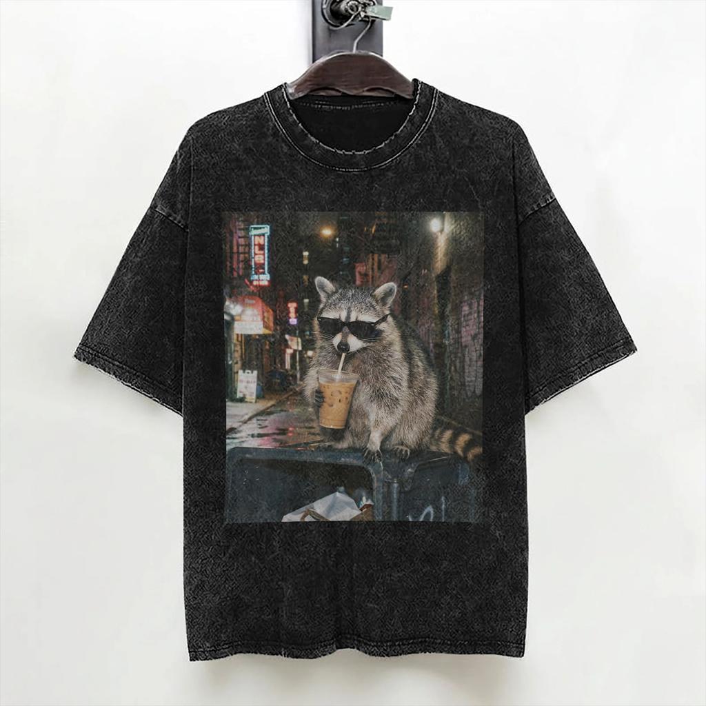 Maglietta Meme Procione Che Beve Caffè Freddo Manica Corta Lavata T-shirt Streetwear Uomo Donna Grafica Stampata T-shirt