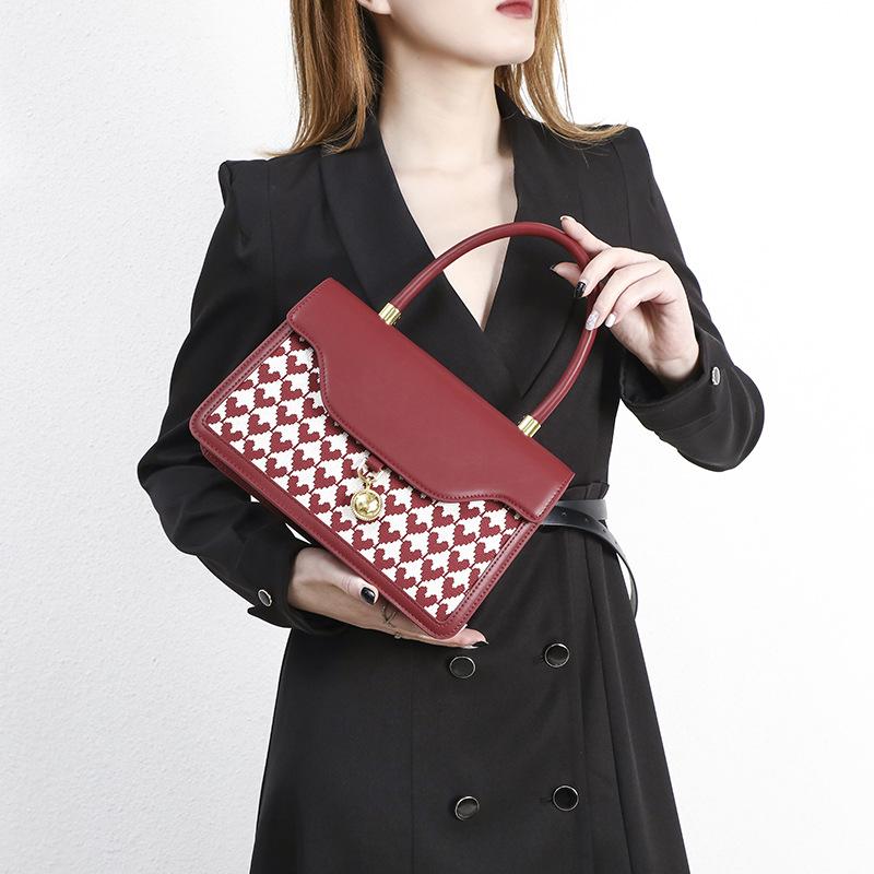 Heart-shaped red handbag for women 2024 new model, high-end wedding bag, bride gift, bridal bag, crossbody handbag