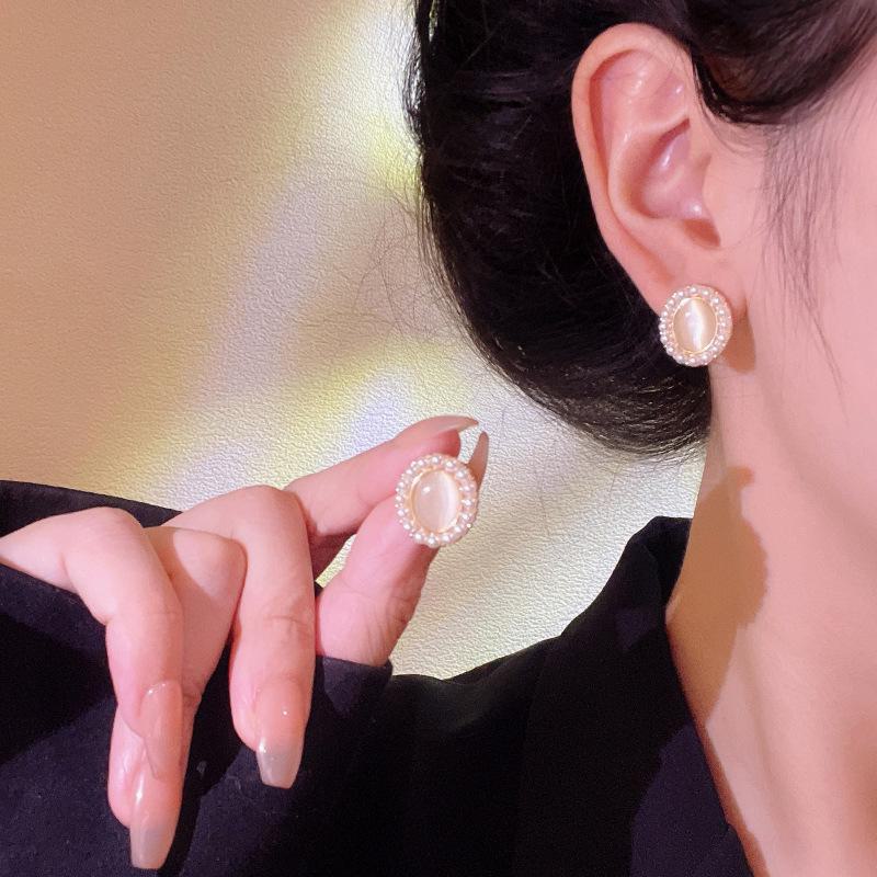 French Retro Cat's Eye & Pearl Earrings with 925 Silver for Trendy, Versatile Style