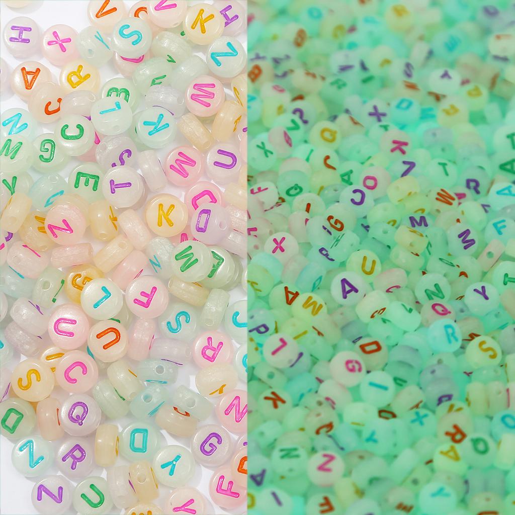 100 יחידות מכתב זוהר חרוזי אהבה אלפבית אקריליק חרוזים מרווחים לייצור תכשיטים קסמי עשה זאת בעצמך צמיד צווארון