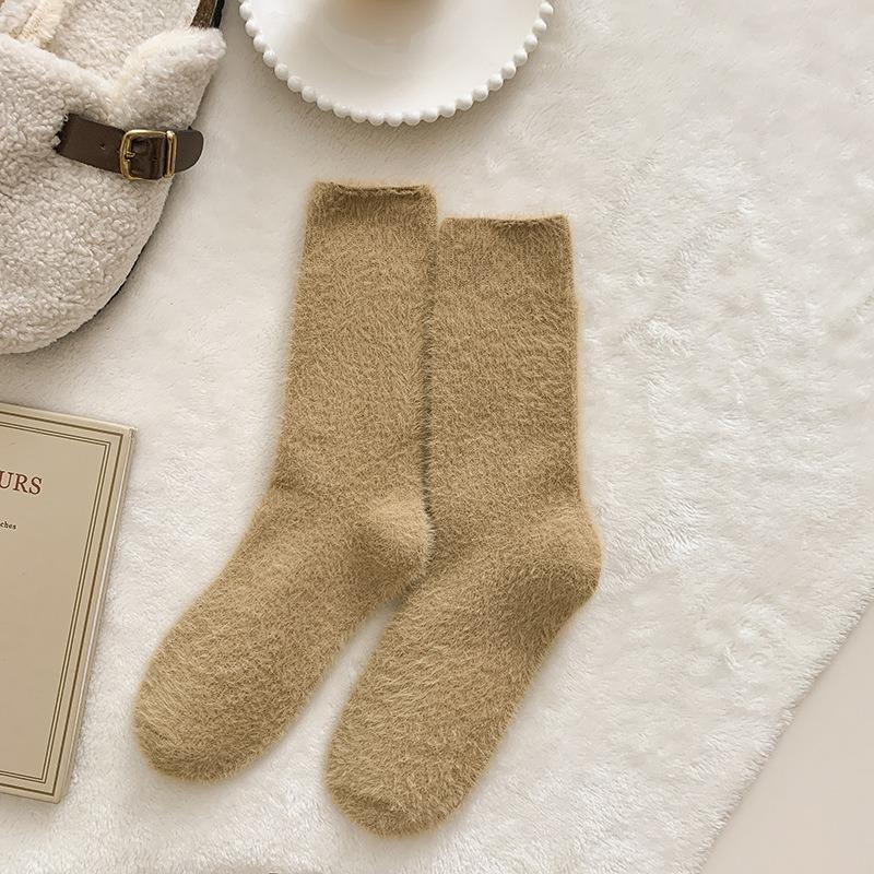 

Thick and Fleece Plush Socks for Women In Autumn and Winter, Warm Floor, Mink Fleece Mid-calf Socks for Postpartum Confinement In Winter 1 pair жовтий