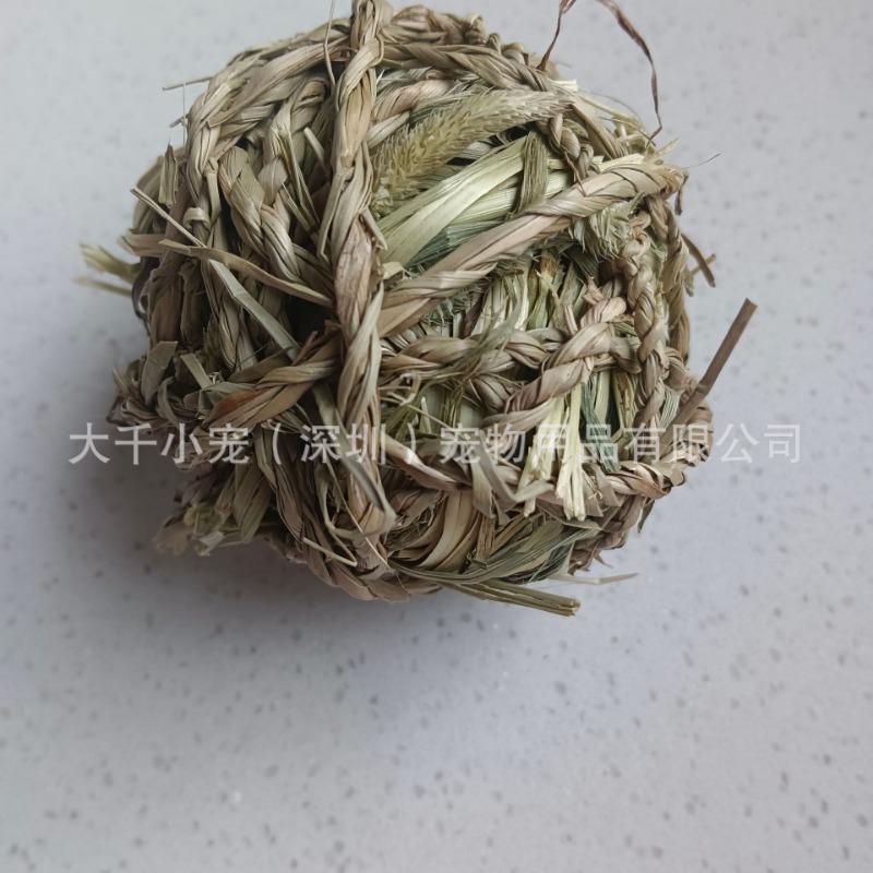 Hand Woven Natural Grass Ball Chew Molar Toy For Small Pets Rabbit Bird Guinea Pig