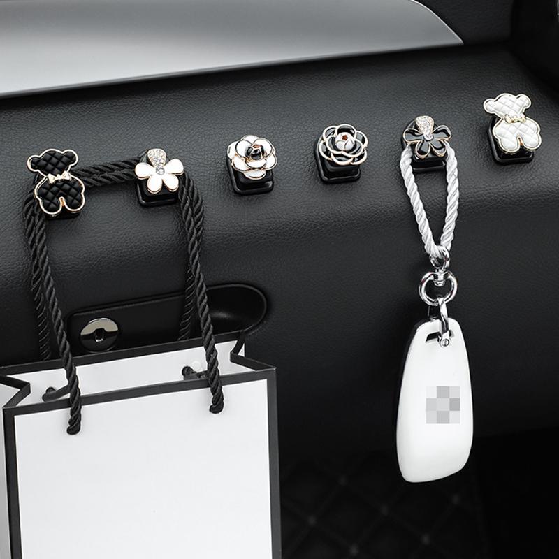 1/2 Stück Kreativer Bär Blume Mini Autohaken Sitzlehnenhalter für Schlüssel Aufhänger Auto Aufbewahrungsorganizer Auto Innenraumzubehör