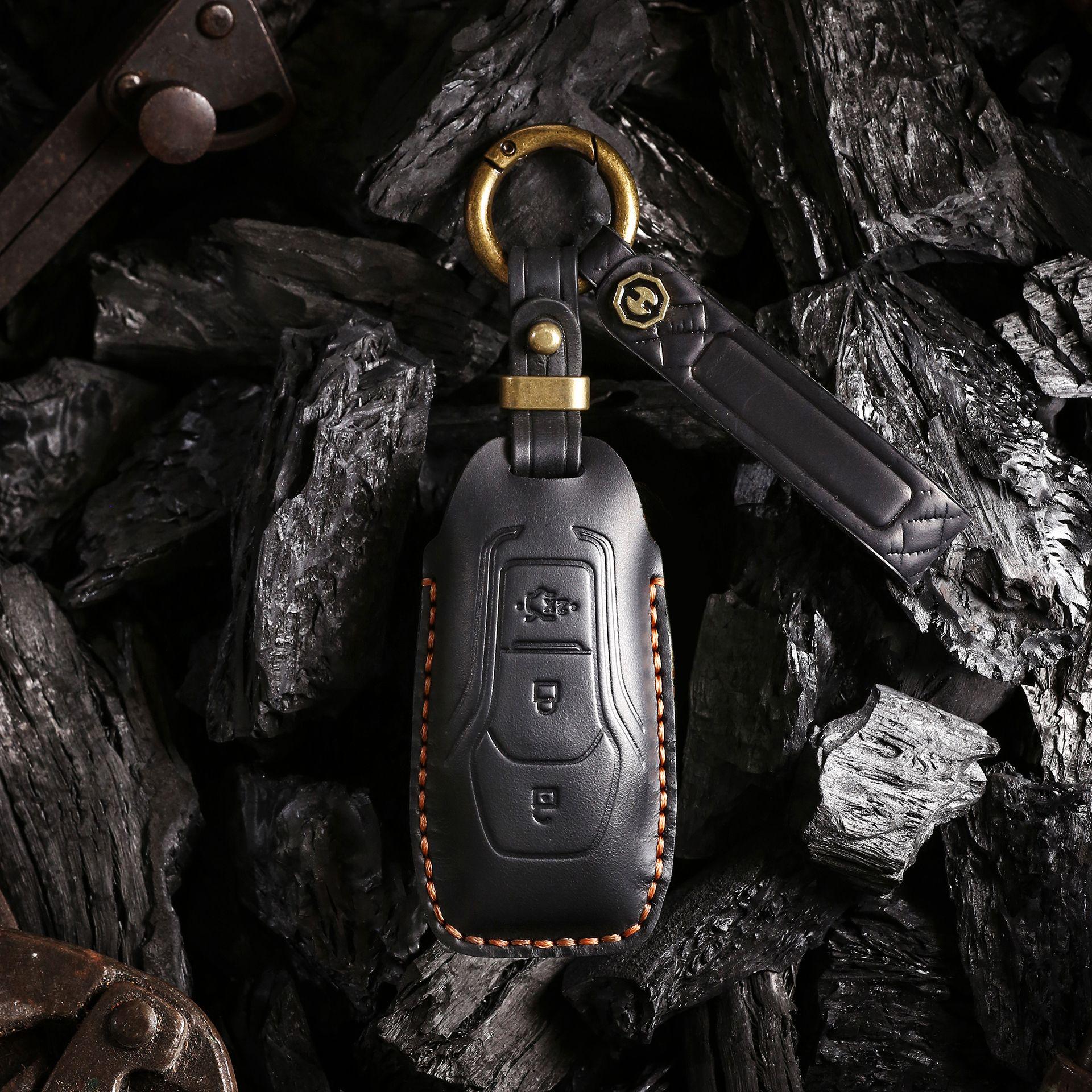

Leather Key Case for Ford Mondeo & Taurus: Retro Design