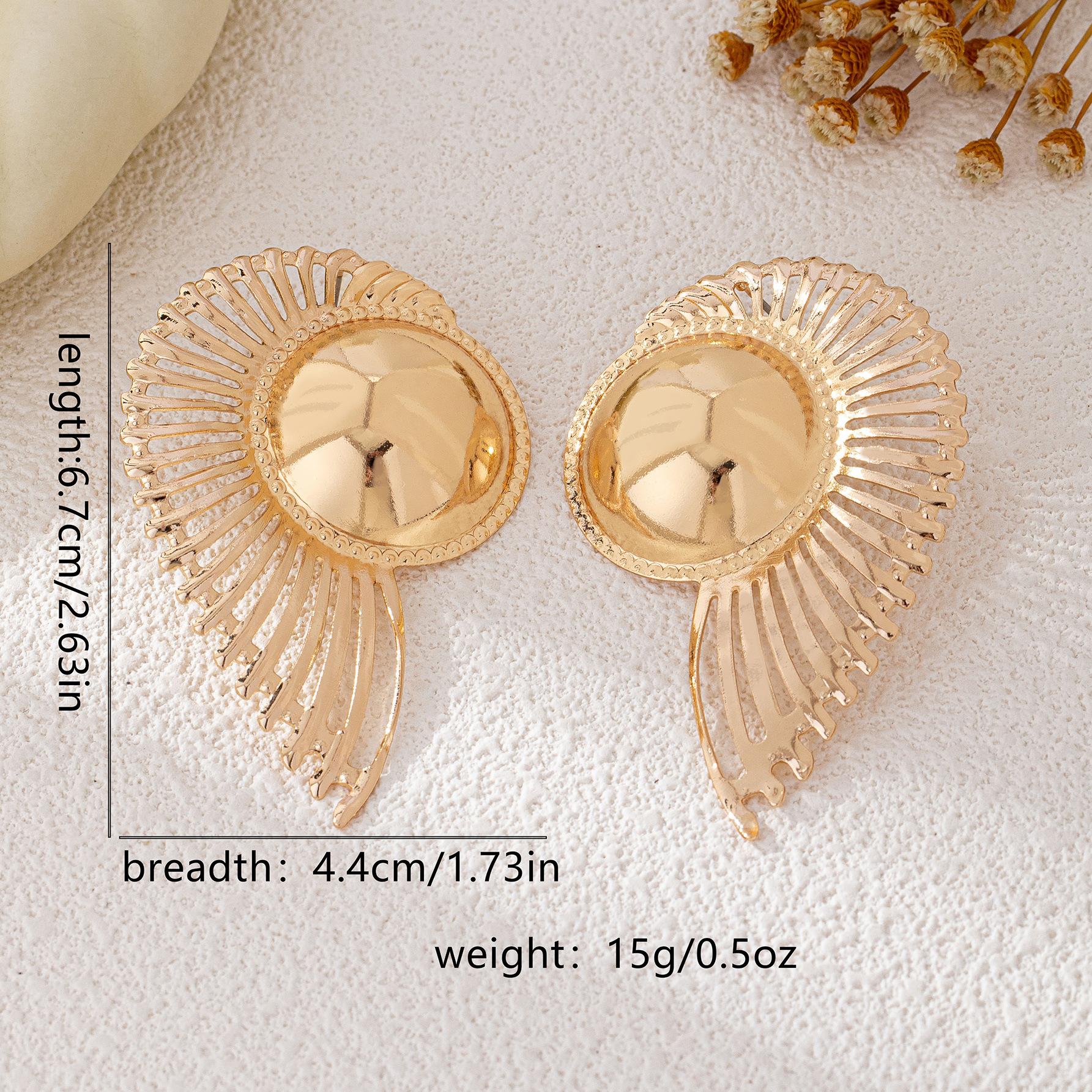 Personality Exaggerated Trend Irregular Hollow Line Round Splicing Stud Earrings Suitable for Women Street Party Wear