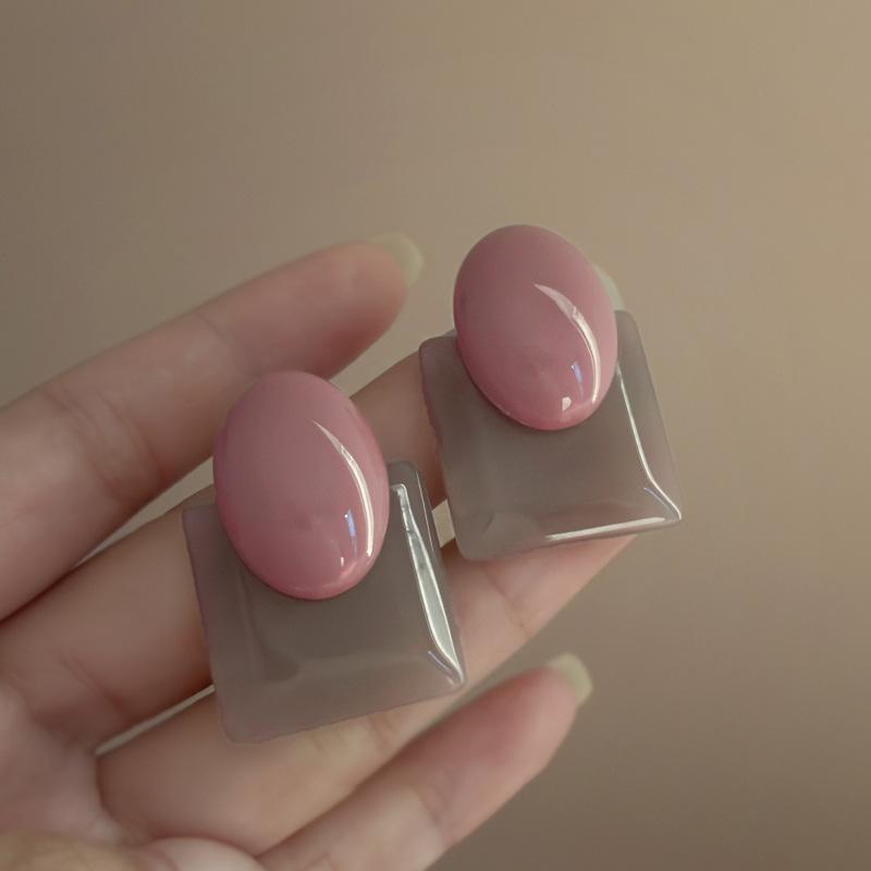 Silver Needle Hong Kong Style Retro Oval Contrasting Color Stud Earrings Women's Niche Creative Earrings Temperament Earrings Light Luxury