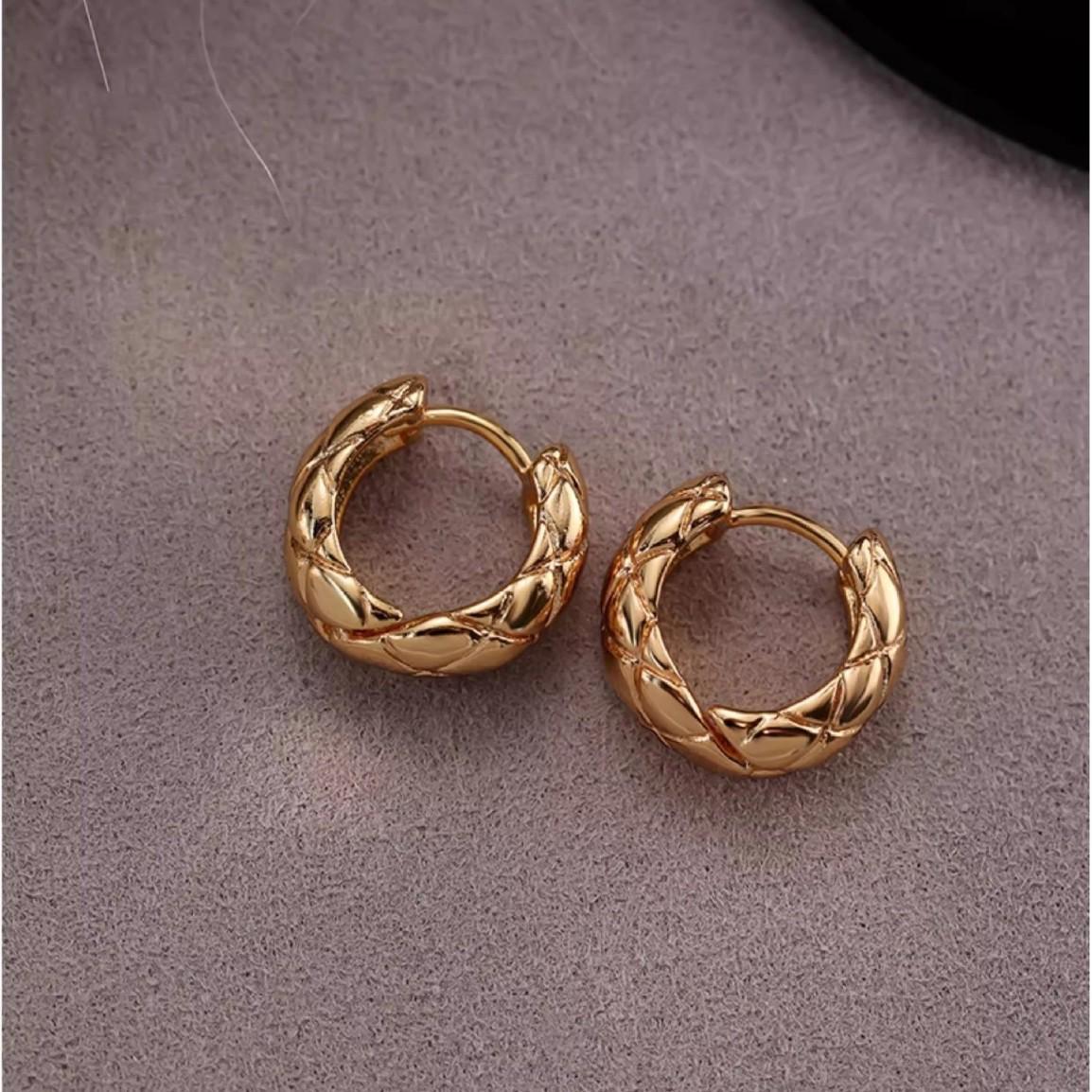 Elegant Light Luxury Vintage Earrings - Niche Design for Women