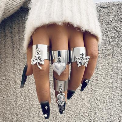 Neues Produkt Übertriebene Persönlichkeit Pfirsichherz Glücksklee Schmetterling Legierung Anhänger Gelenkring Vierteiliges Set Ring-Set Damenschmuck