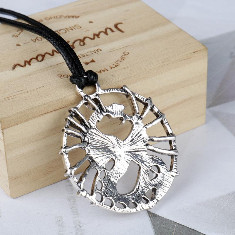 Alloy Flying Dragon Pendant Necklace: Retro European & American Jewelry