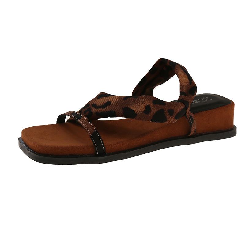 

Сандалии на танкетке, французские сандалии-шлепанцы с открытым носком, женские 2025 новинка, сандалии-трансформеры с леопардовым принтом, женские летние 40