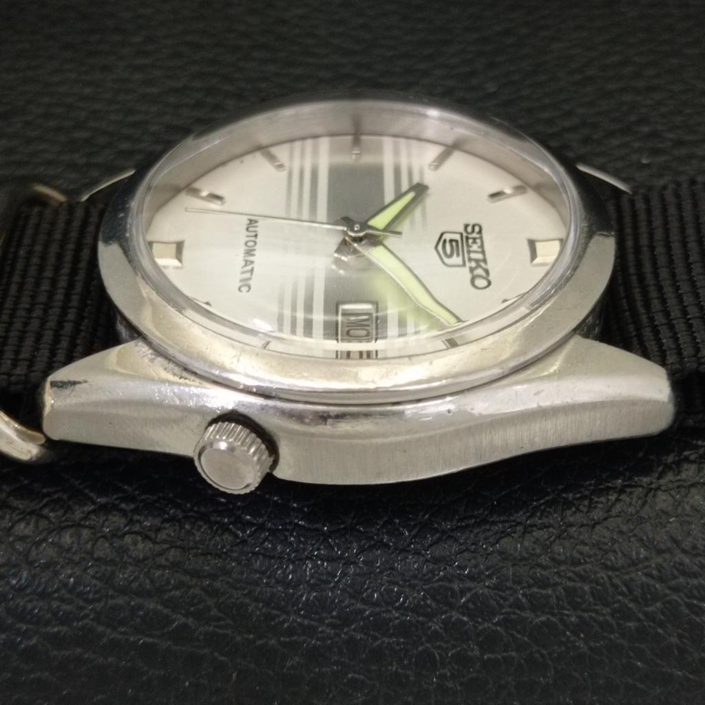 VINTAGE SEIKO 5 AUTOMATIC 7009A JAPAN MENS SILVER COLOR DIAL WATCH a701573-5 R206b-a701573