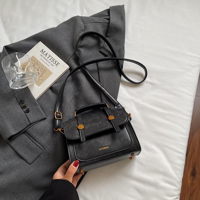 

Трендовая женская ретро квадратная сумка кроссбоди 2025: Высокая мода для осени и зимы Without accessory чёрный