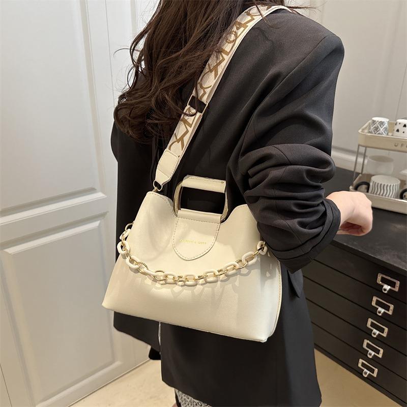 New solid color atmospheric versatile urban simple niche trend daily commuting chain single shoulder portable messenger bag women