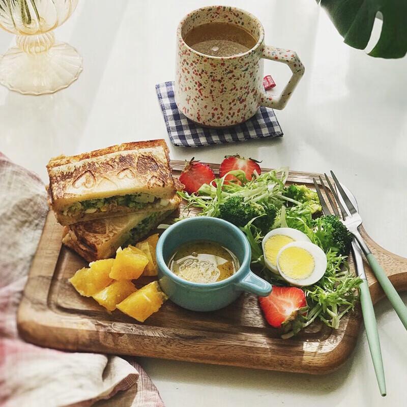 LC LIVING Acacia Wood Handle Cutting Board