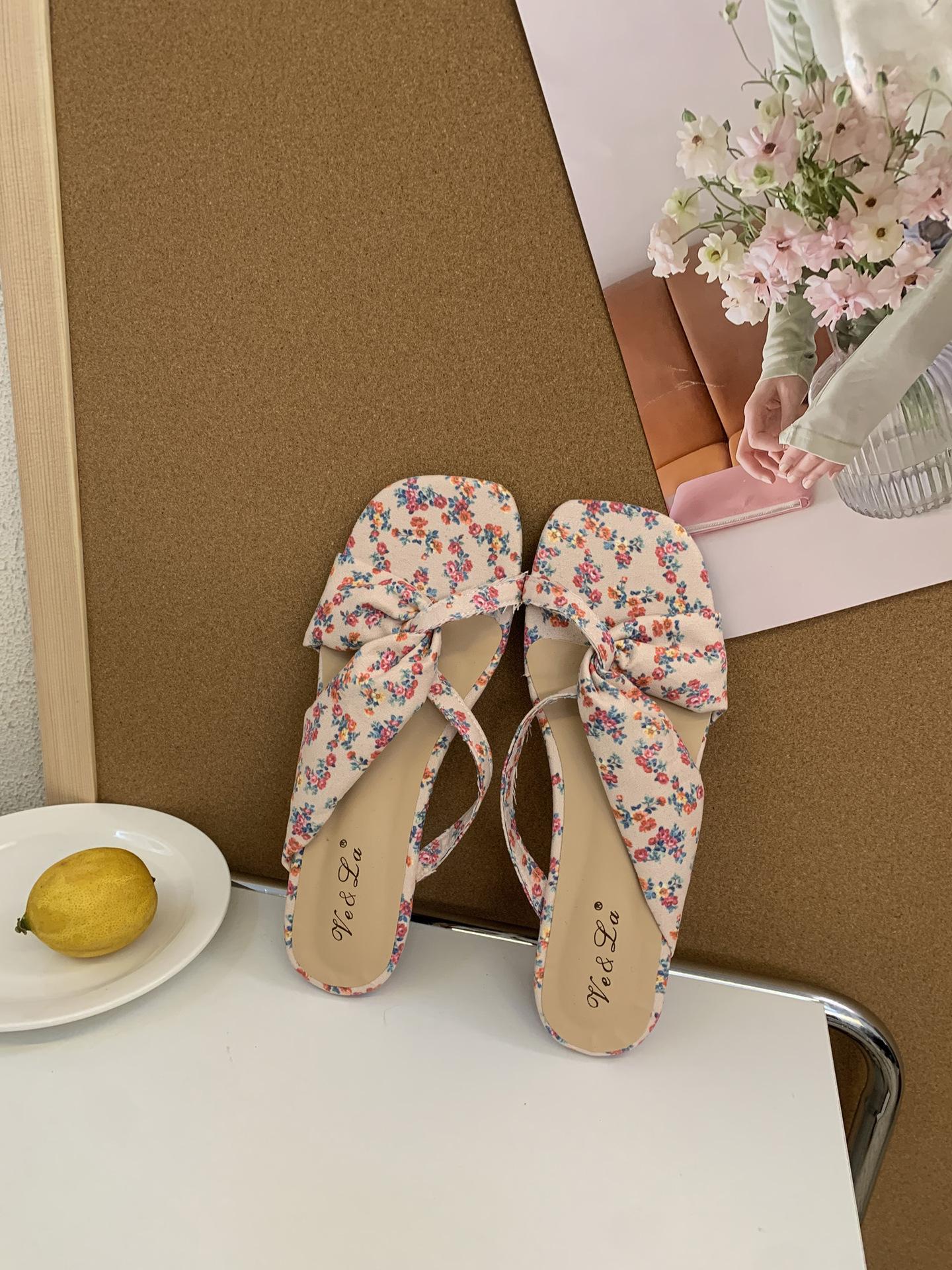 

Wearing retro flats with one word square head folds, daily casual sandals, sweet ladylike style slippers, female summer 40