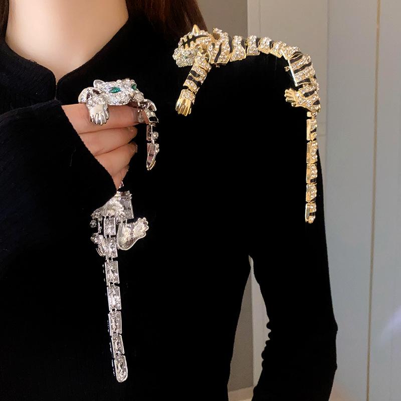 New Vintage Hyperbole Rhinestones Large Tiger Leopard Shoulder Decor Brooches Men Women Unique Design Party Jewelry Accessory