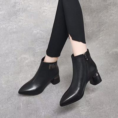 Spitze Lederstiefel Modestiefel Herbst und Winter neu erste Schicht Rindsleder Temperament Metallschnalle hochhackige Damenstiefel