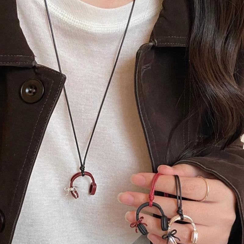 Elegant Headphone Pendant Necklace For Women Stylish Layering Jewelry Gift Trendy Minimalist Neck Chain Accessory