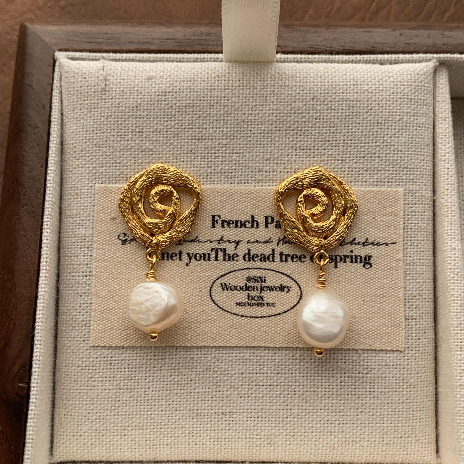 Three-dimensional metal hollow rose stud earrings simple high-end pearl earrings French romantic unique cold wind earrings