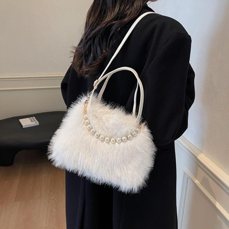 Cute plush bag women's 2025 new fashion versatile handbag small fresh versatile chain messenger bag