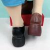 Miękkie skórzane mokasyny damskie 2025 nowe miękkie podeszwy antypoślizgowe buty pojedyncze dla matek w średnim wieku retro brytyjski styl grube podeszwy koturny