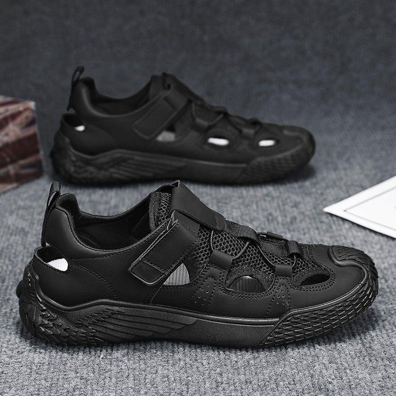 Sommar herrskor nya andningsbara utomhus strand hålskor trendiga mångsidiga sandaler halkfria sportskor avslappnade tofflor