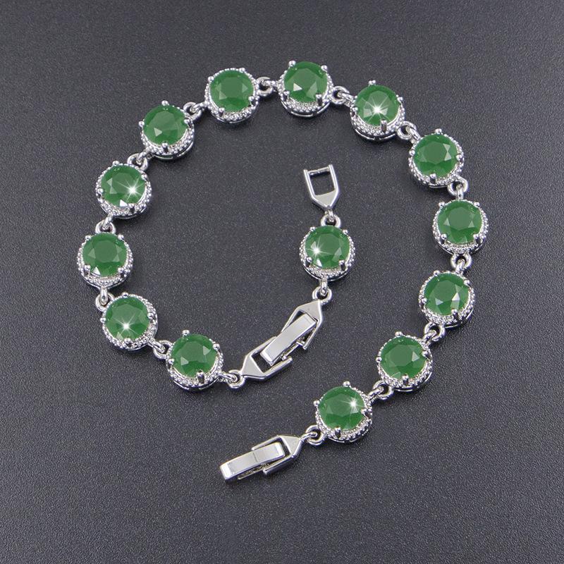 

Комплект из четырех предметов с инкрустированными круглыми зелеными халцедоновыми серьгами, кольцами, браслетами и ожерельями