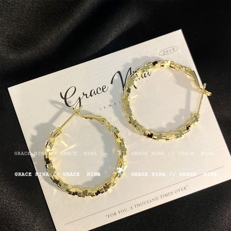 

Simple is good~ Irregular circle earrings women s niche design earrings, high-end simple earrings, new models